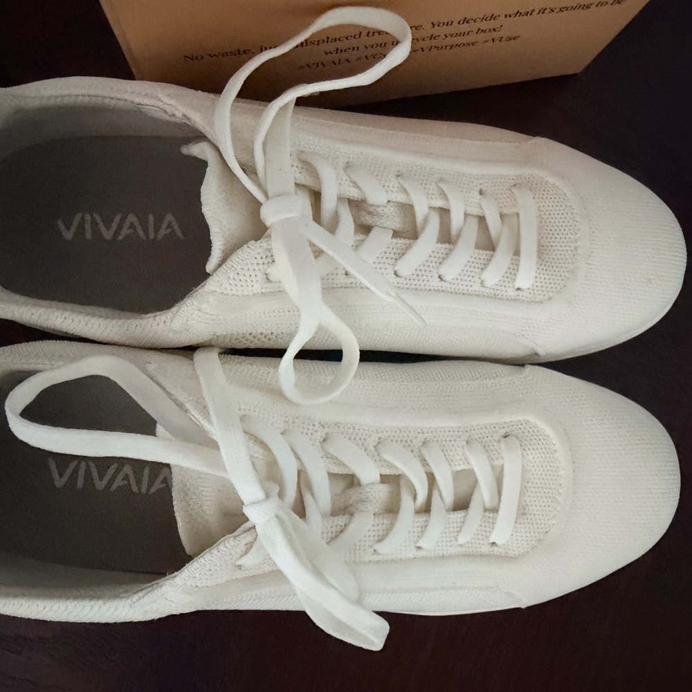 Vivaia Women's White Sneakers